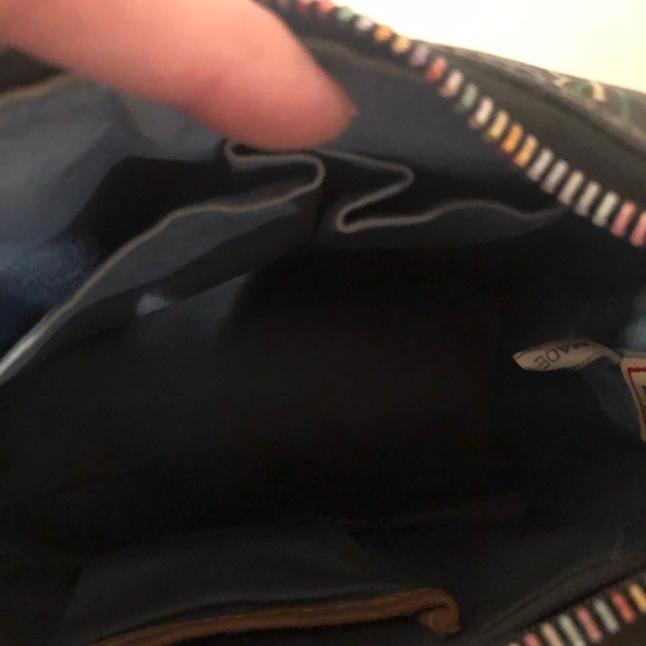 💥Dooney and Bourke mini bucket bag💥 - Picture 2 of 3